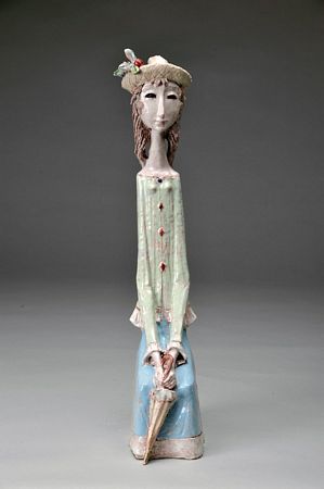 "Menina sentada com sombrinha"