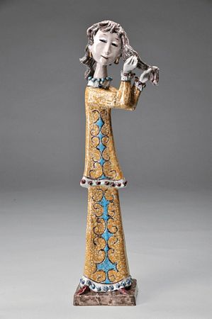 "Menina segurando o cabelo"