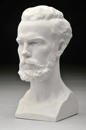 "Busto de Júlio Dinis"