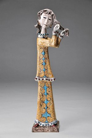 "Menina segurando o cabelo"