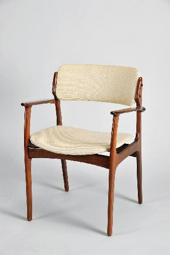 Cadeira de secretária com braços