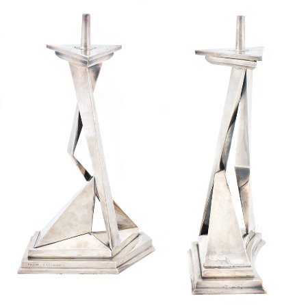 Par de castiçais em metal prateado